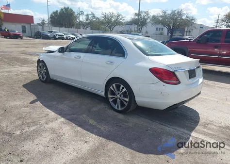 2015 Mercedes-Benz C 300 из США, поврежденный, VIN 55SWF4JB7FU084424